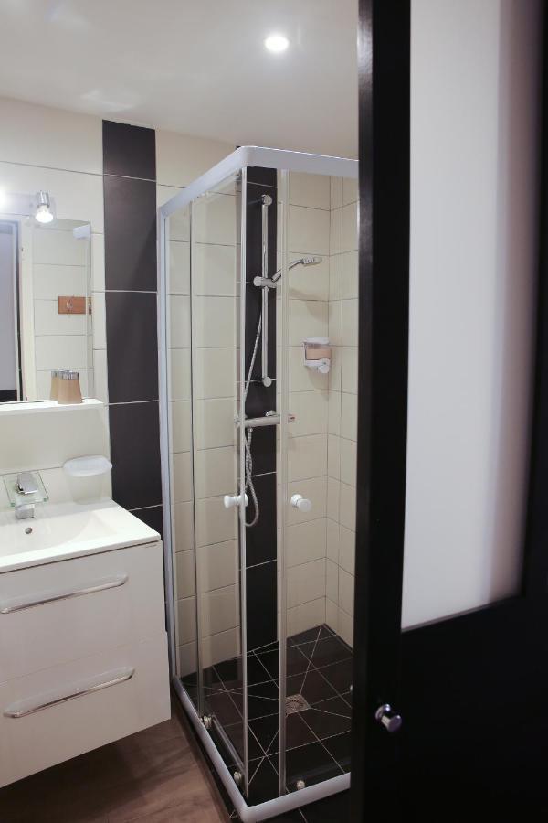 Hotel La Couronne Marmande Bagian luar foto