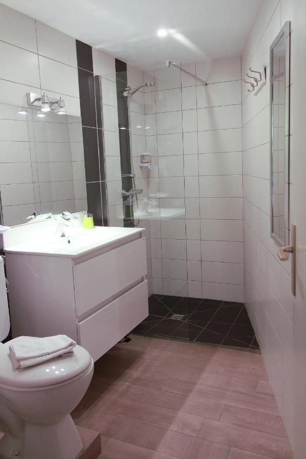 Hotel La Couronne Marmande Bagian luar foto