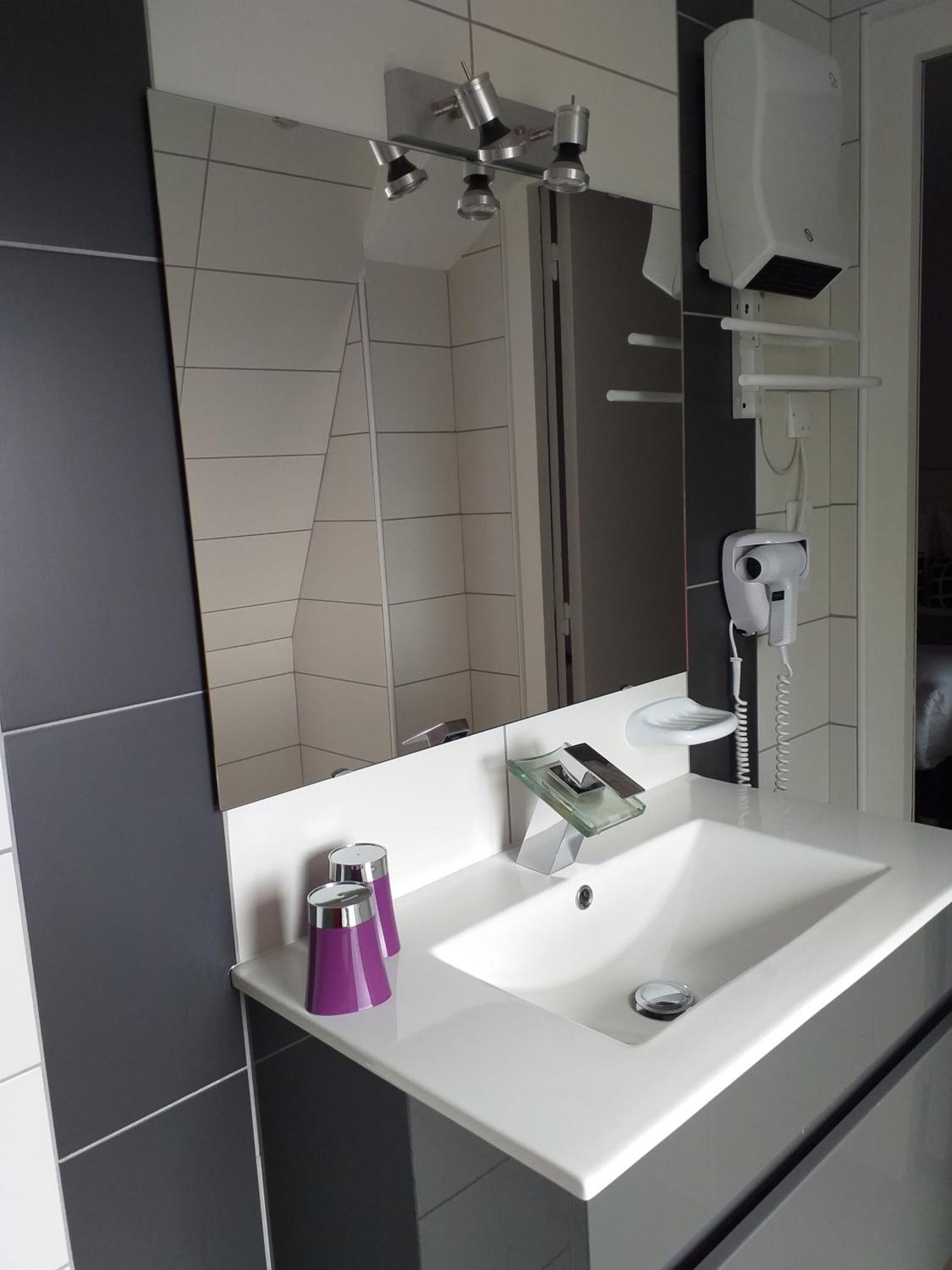 Hotel La Couronne Marmande Bagian luar foto
