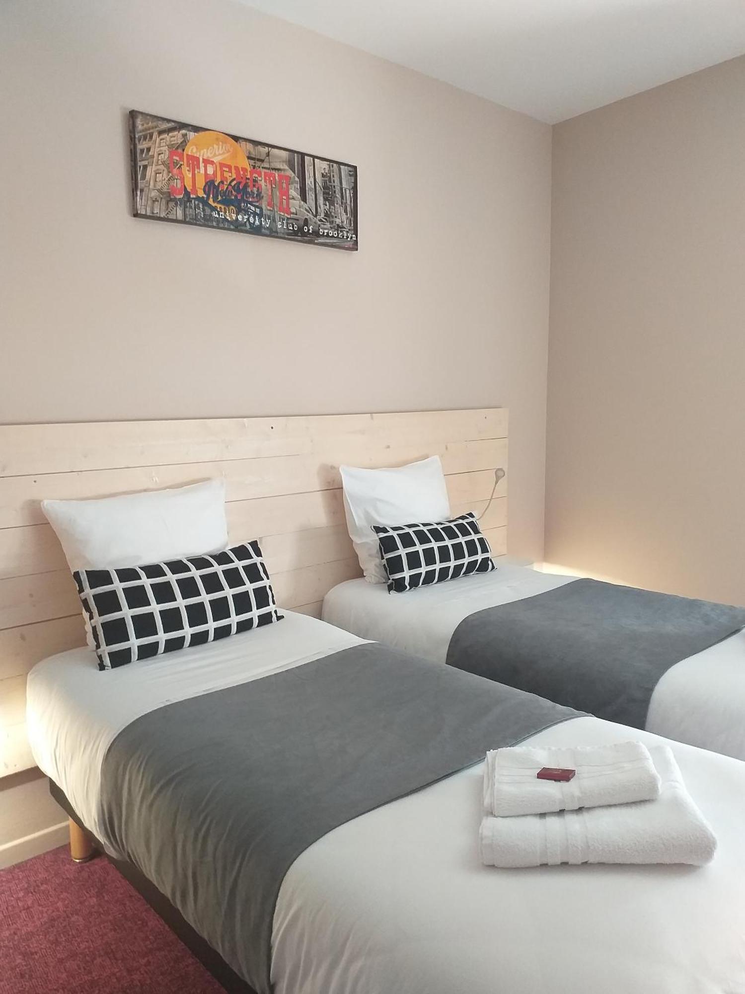 Hotel La Couronne Marmande Bagian luar foto