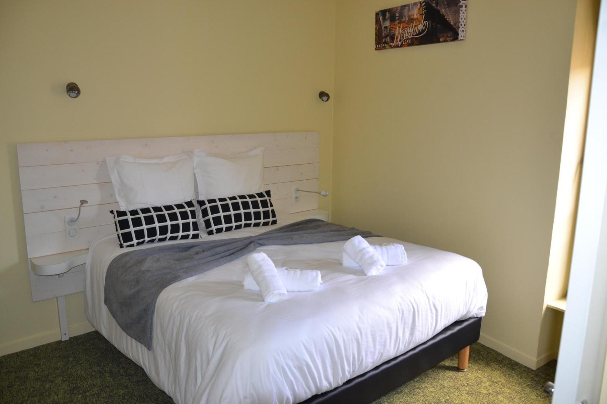 Hotel La Couronne Marmande Bagian luar foto